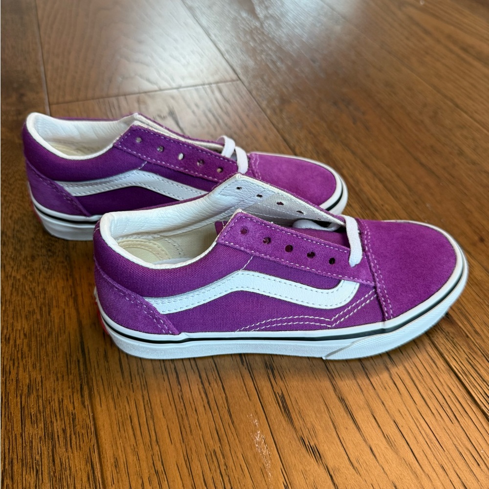 Brand-New Vans Kids Old Skool Sneakers in Purple and White